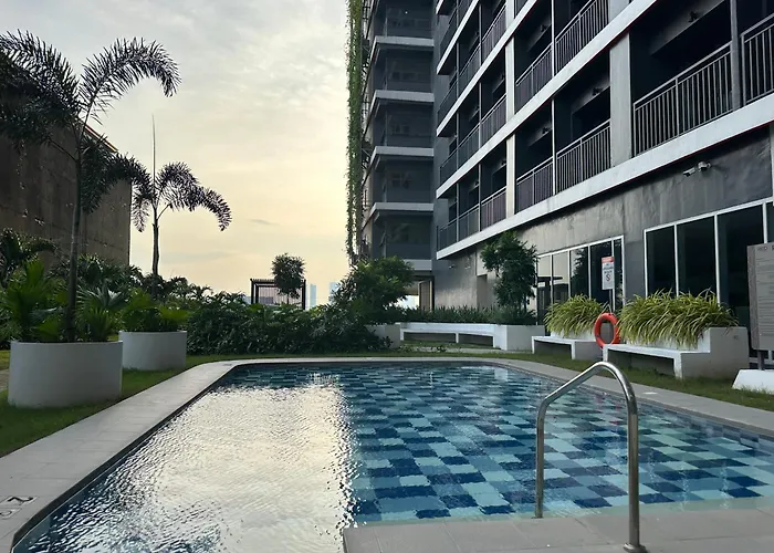 High Rise With Balcony, Pool, Skygarden, Grand Lobby And Working Lounge 28f Apartment Manila